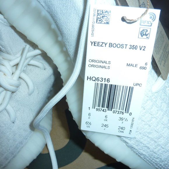 Unisex Yeezy Boost 350 V2 Sneakers